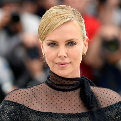 charlize theron topless|Charlize Theron bares all in magnificent photo as she makes。